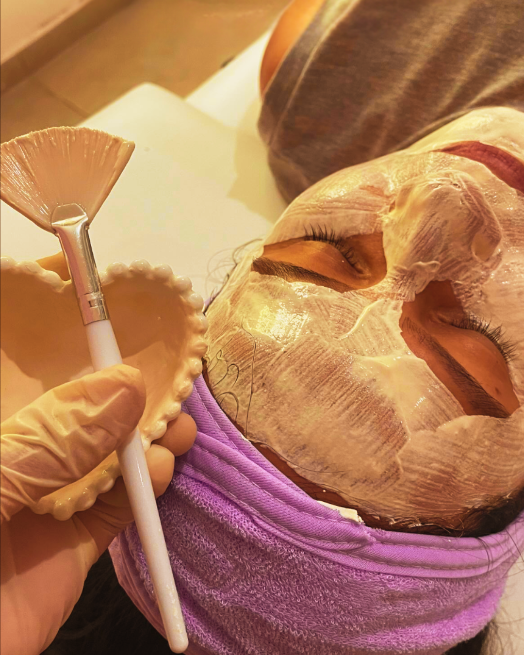 Máscara facial, um dos tratamentos de Facial